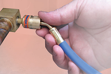 Anti-Blowback Fitting Allows Service Hose to Be Connected Under Pressure