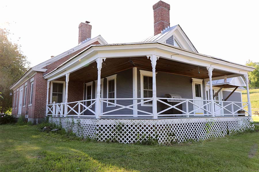 Farmhouse to Airbnb