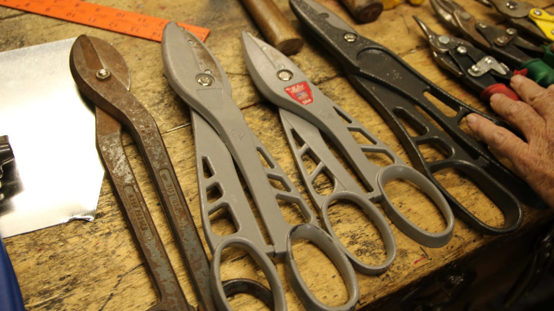 How to cut metal with tin snips - Ideas & Advice
