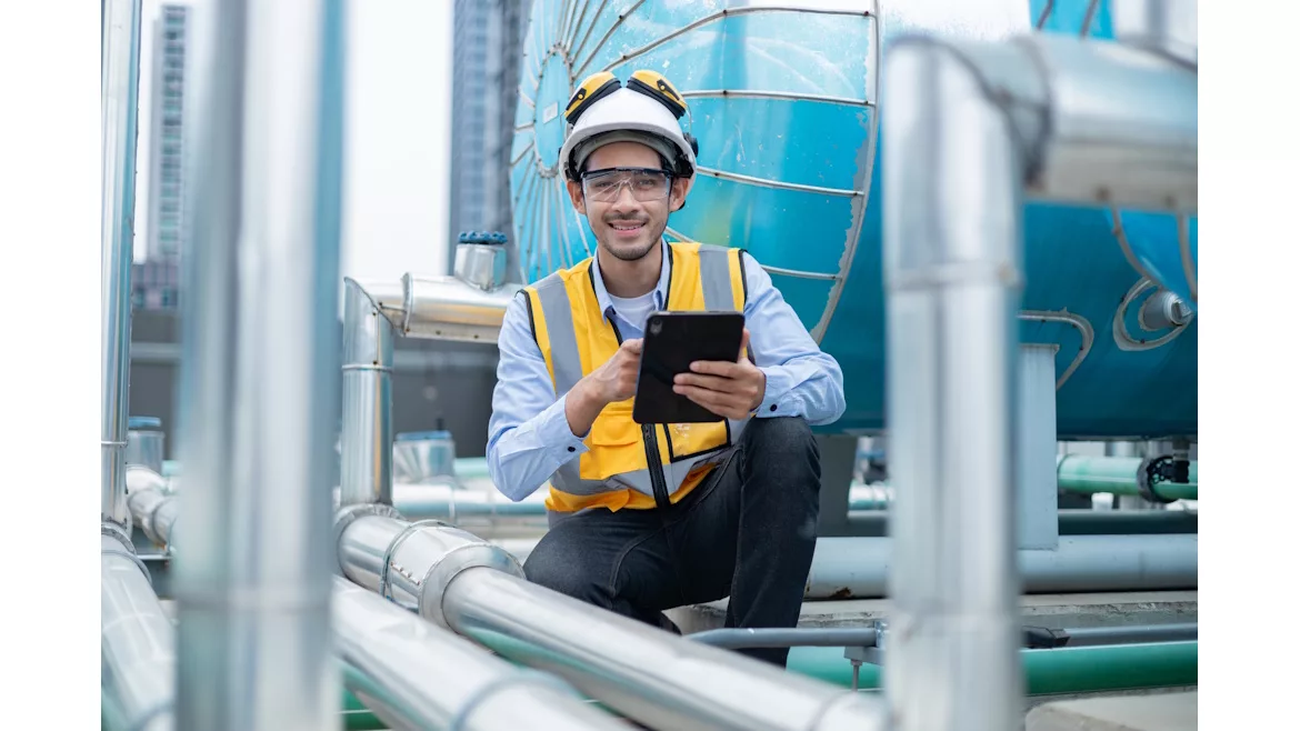 technician-with-tablet.jpg