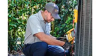 Del_Air_tech-checking-unit.jpg