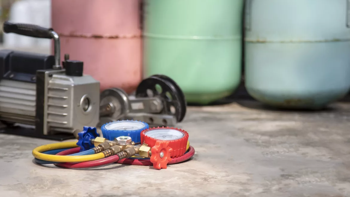 Refrigerants-and-gauge.jpg
