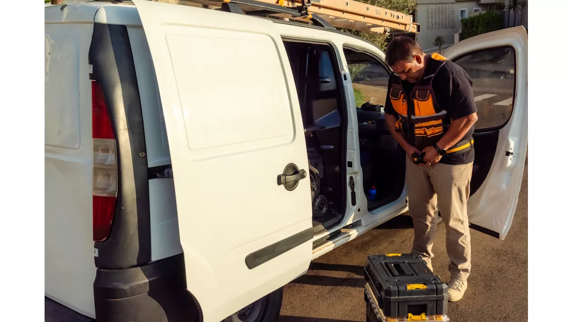 HVAC-tech-van.jpg