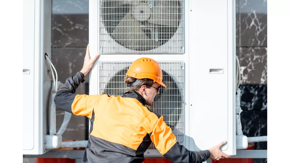 heat-pump-technician.jpeg