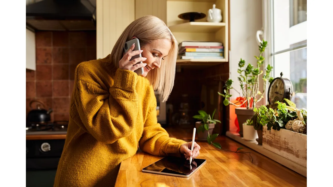 homeowner-talking-to-agent.jpeg