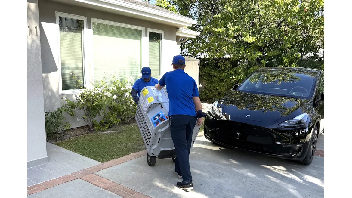 LA-Heating_Craning-moving-new-hvac-condensing-unit-onto-roof-(2).jpg